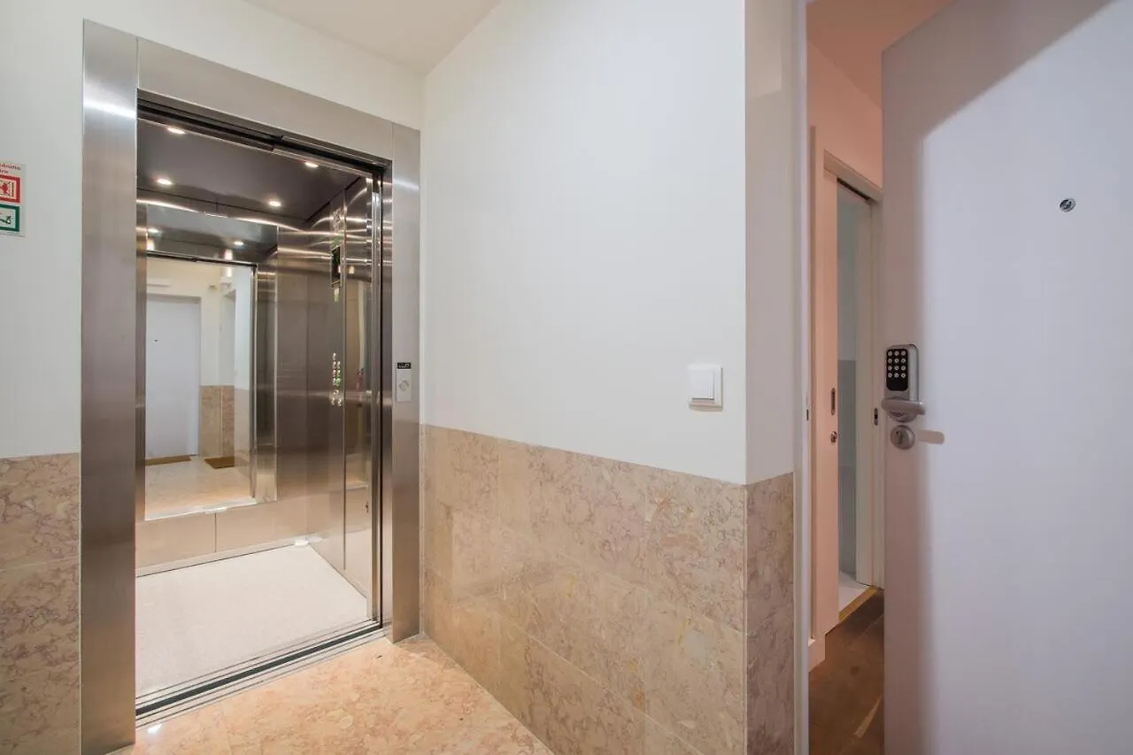 Vibrant Central Studio Lisboa Διαμέρισμα